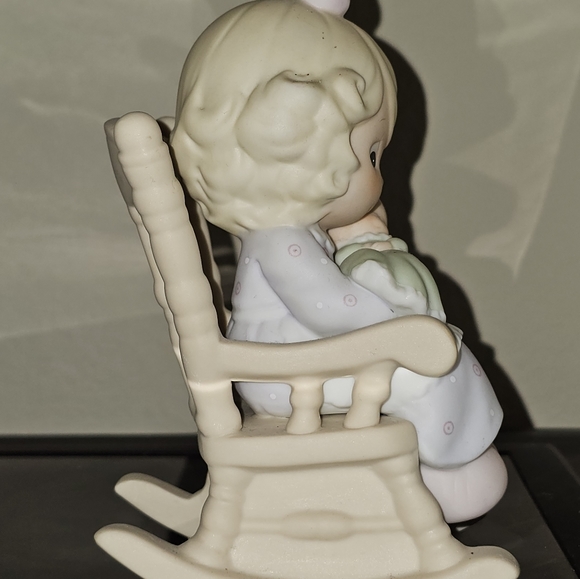 PRECIOUS MOMENTS Love Never Leaves A Mother's Arms #523941 - Picture 2 of 5